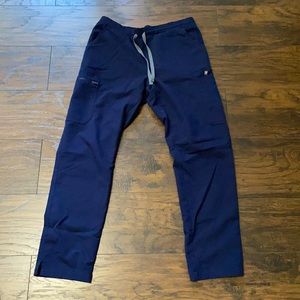 Figs, Yola skinny scrub pant in medium. Navy